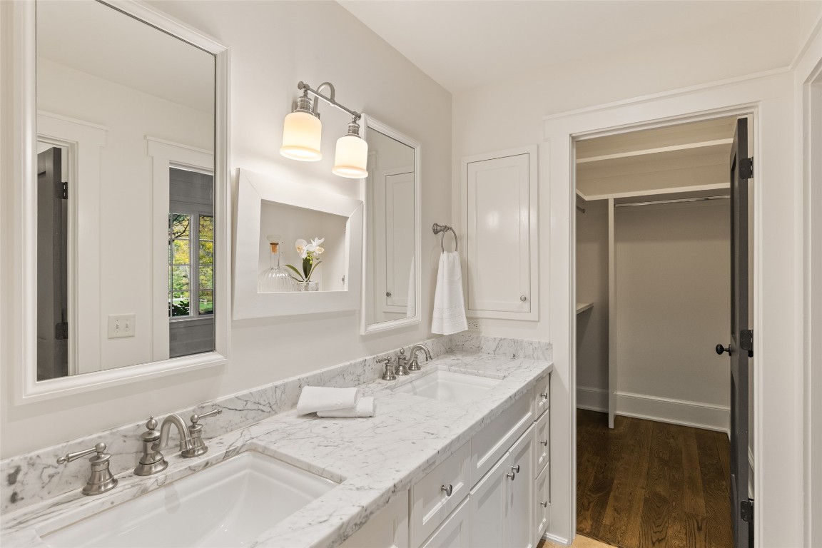 Highlands, North Carolina 28741, United States, 4 Bedrooms Bedrooms, ,5 BathroomsBathrooms,Residential,Active,221975