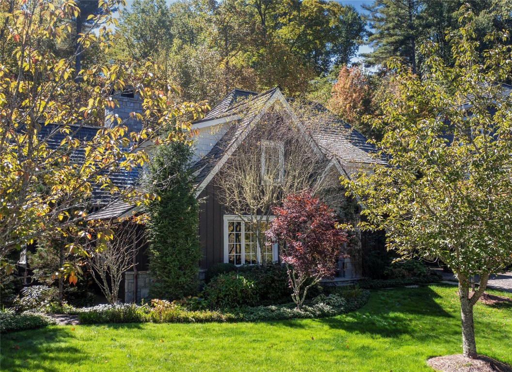 Highlands, North Carolina 28741, United States, 4 Bedrooms Bedrooms, ,5 BathroomsBathrooms,Residential,Active,221975