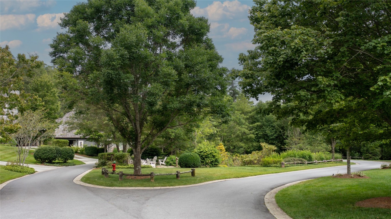 Highlands, North Carolina 28741, United States, 4 Bedrooms Bedrooms, ,5 BathroomsBathrooms,Residential,Active,221975