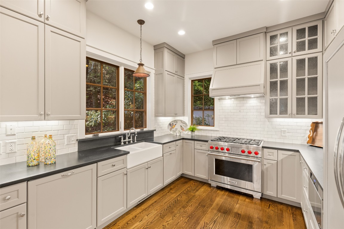 Highlands, North Carolina 28741, United States, 4 Bedrooms Bedrooms, ,5 BathroomsBathrooms,Residential,Active,221975