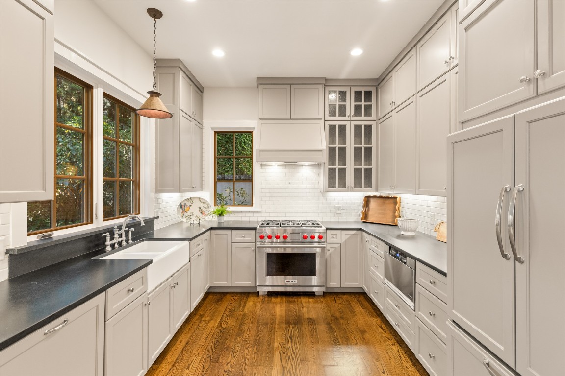 Highlands, North Carolina 28741, United States, 4 Bedrooms Bedrooms, ,5 BathroomsBathrooms,Residential,Active,221975