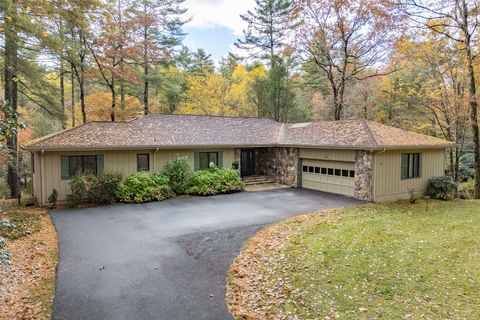 572 N. East Shore Drive Lake Toxaway NC 28747
