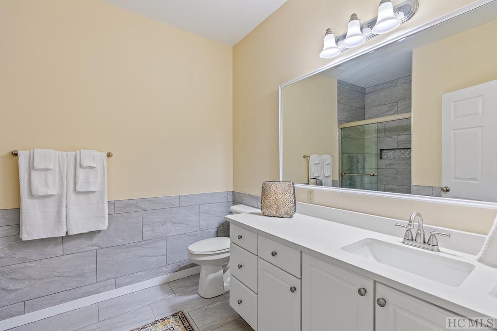 Highlands, North Carolina 28741, United States, 2 Bedrooms Bedrooms, ,2 BathroomsBathrooms,Residential,Active,50559