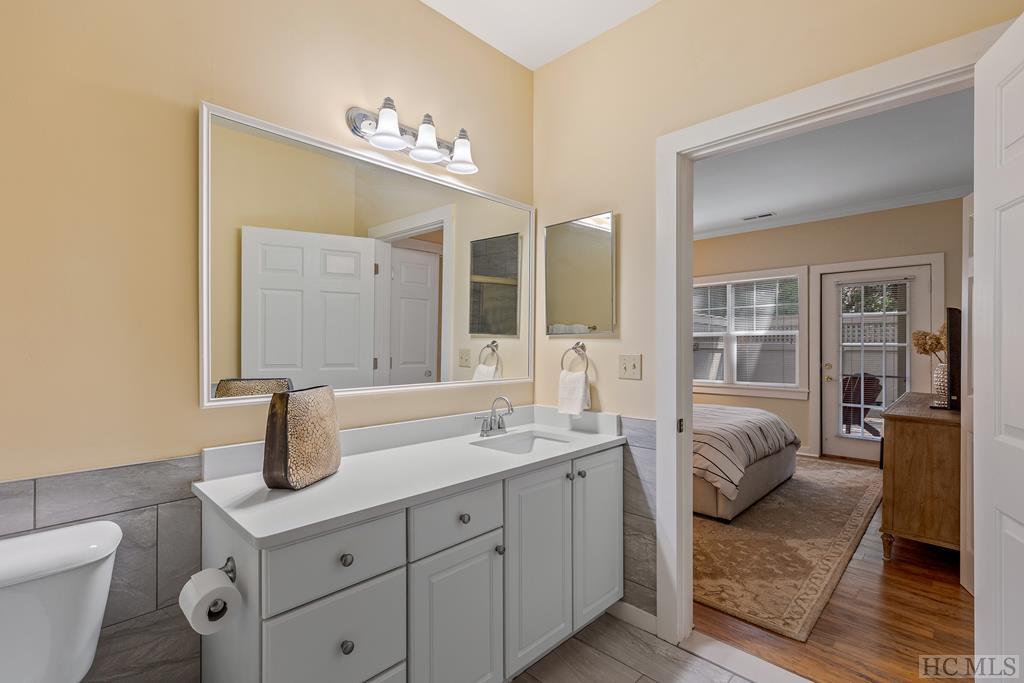 Highlands, North Carolina 28741, United States, 2 Bedrooms Bedrooms, ,2 BathroomsBathrooms,Residential,Active,50559