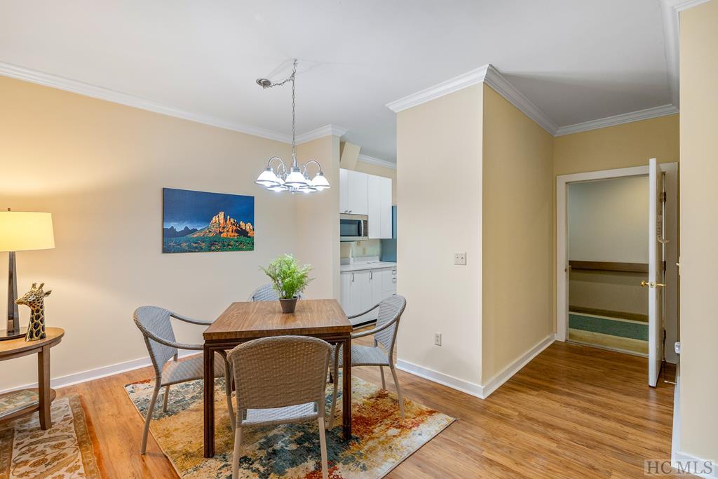 Highlands, North Carolina 28741, United States, 2 Bedrooms Bedrooms, ,2 BathroomsBathrooms,Residential,Active,50559