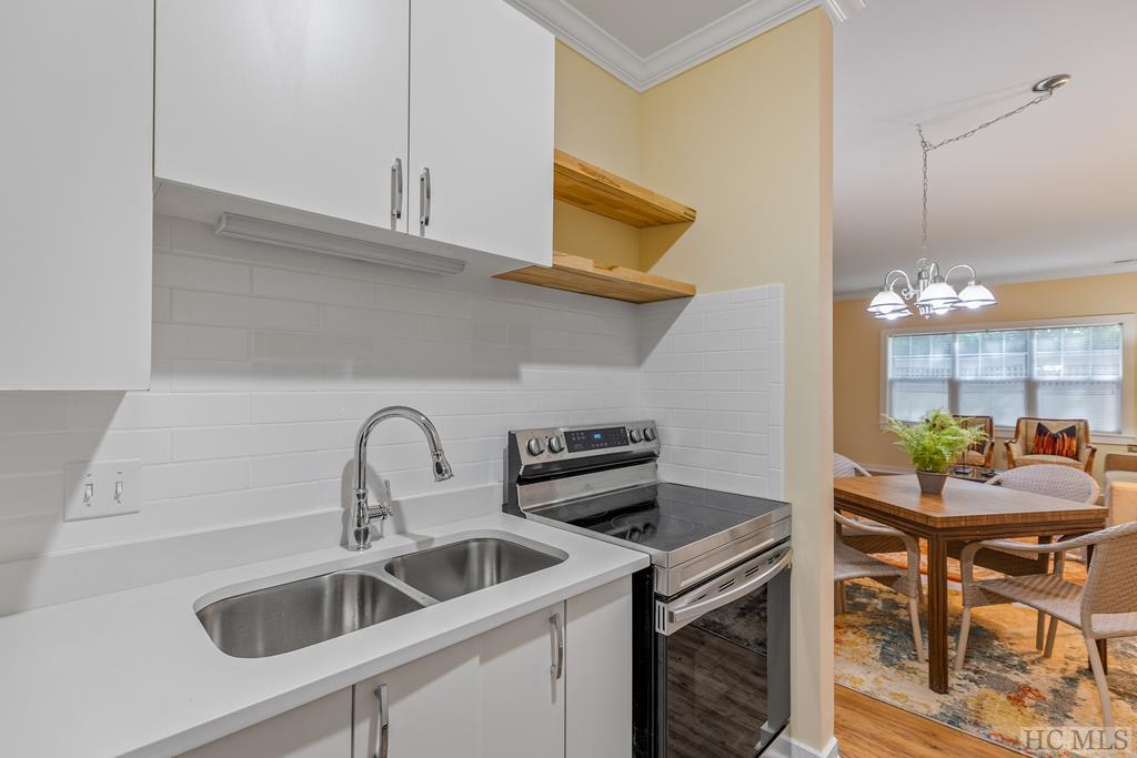 Highlands, North Carolina 28741, United States, 2 Bedrooms Bedrooms, ,2 BathroomsBathrooms,Residential,Active,50559