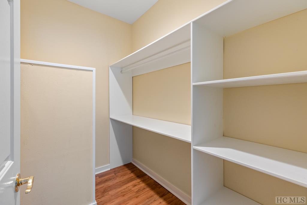 Highlands, North Carolina 28741, United States, 2 Bedrooms Bedrooms, ,2 BathroomsBathrooms,Residential,Active,50559