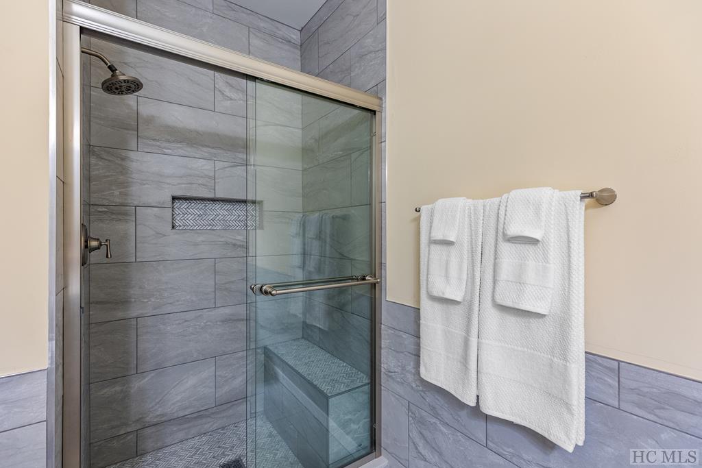 Highlands, North Carolina 28741, United States, 2 Bedrooms Bedrooms, ,2 BathroomsBathrooms,Residential,Active,50559