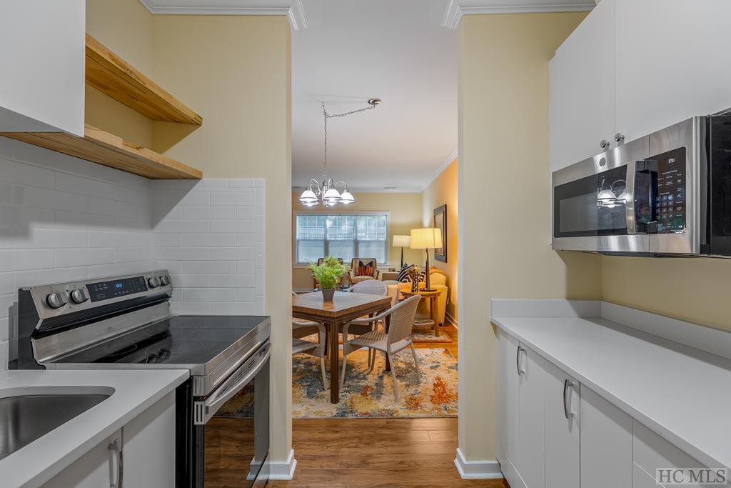 Highlands, North Carolina 28741, United States, 2 Bedrooms Bedrooms, ,2 BathroomsBathrooms,Residential,Active,50559