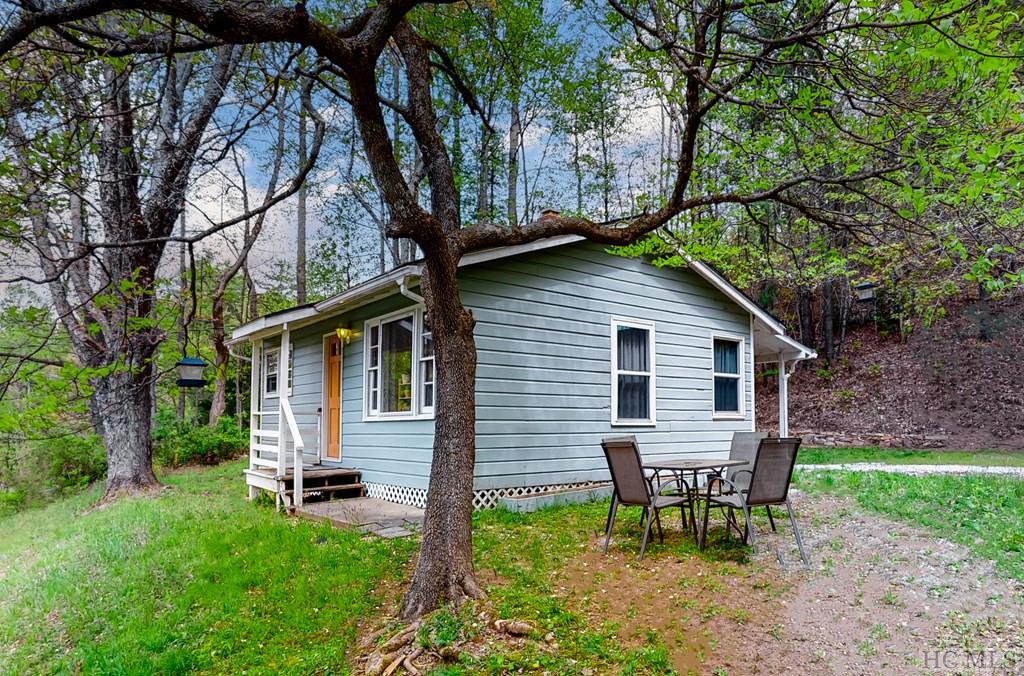 Scaly Mountain, North Carolina 28775, United States, 2 Bedrooms Bedrooms, ,1 BathroomBathrooms,Residential,Active,72876