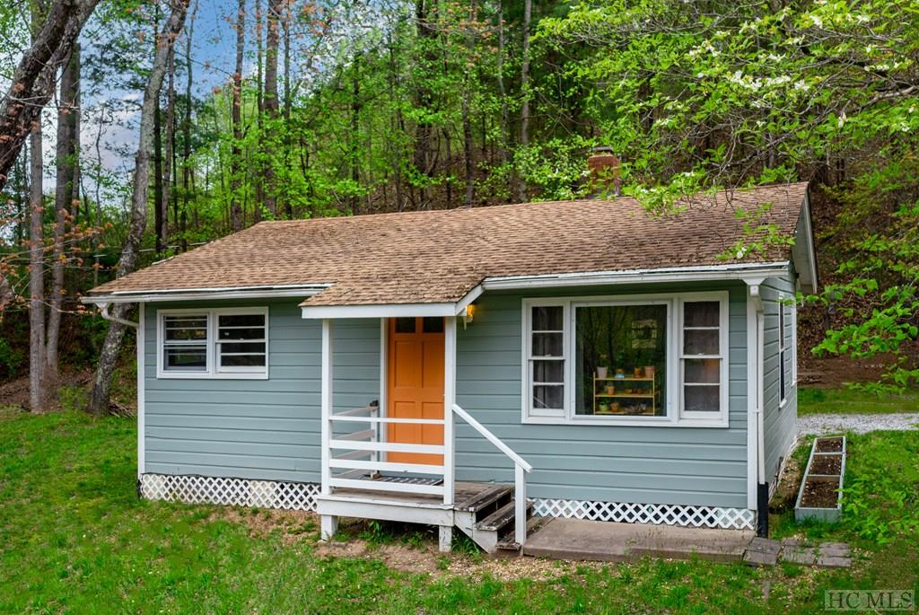 Scaly Mountain, North Carolina 28775, United States, 2 Bedrooms Bedrooms, ,1 BathroomBathrooms,Residential,Active,72876