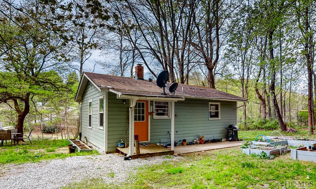 Scaly Mountain, North Carolina 28775, United States, 2 Bedrooms Bedrooms, ,1 BathroomBathrooms,Residential,Active,72876