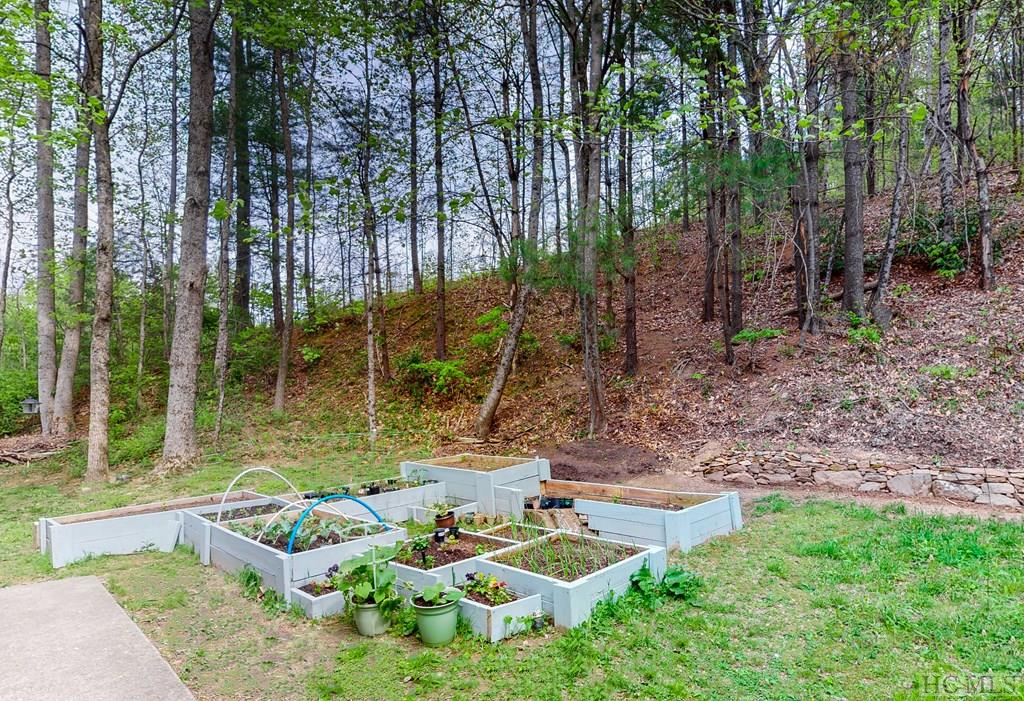 Scaly Mountain, North Carolina 28775, United States, 2 Bedrooms Bedrooms, ,1 BathroomBathrooms,Residential,Active,72876