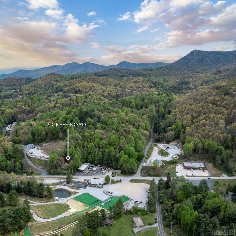 Scaly Mountain, North Carolina 28775, United States, 2 Bedrooms Bedrooms, ,1 BathroomBathrooms,Residential,Active,72876