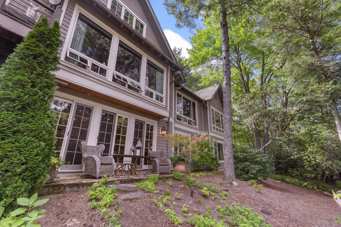 Highlands, North Carolina 28741, United States, 4 Bedrooms Bedrooms, ,5 BathroomsBathrooms,Residential,Pending,215978