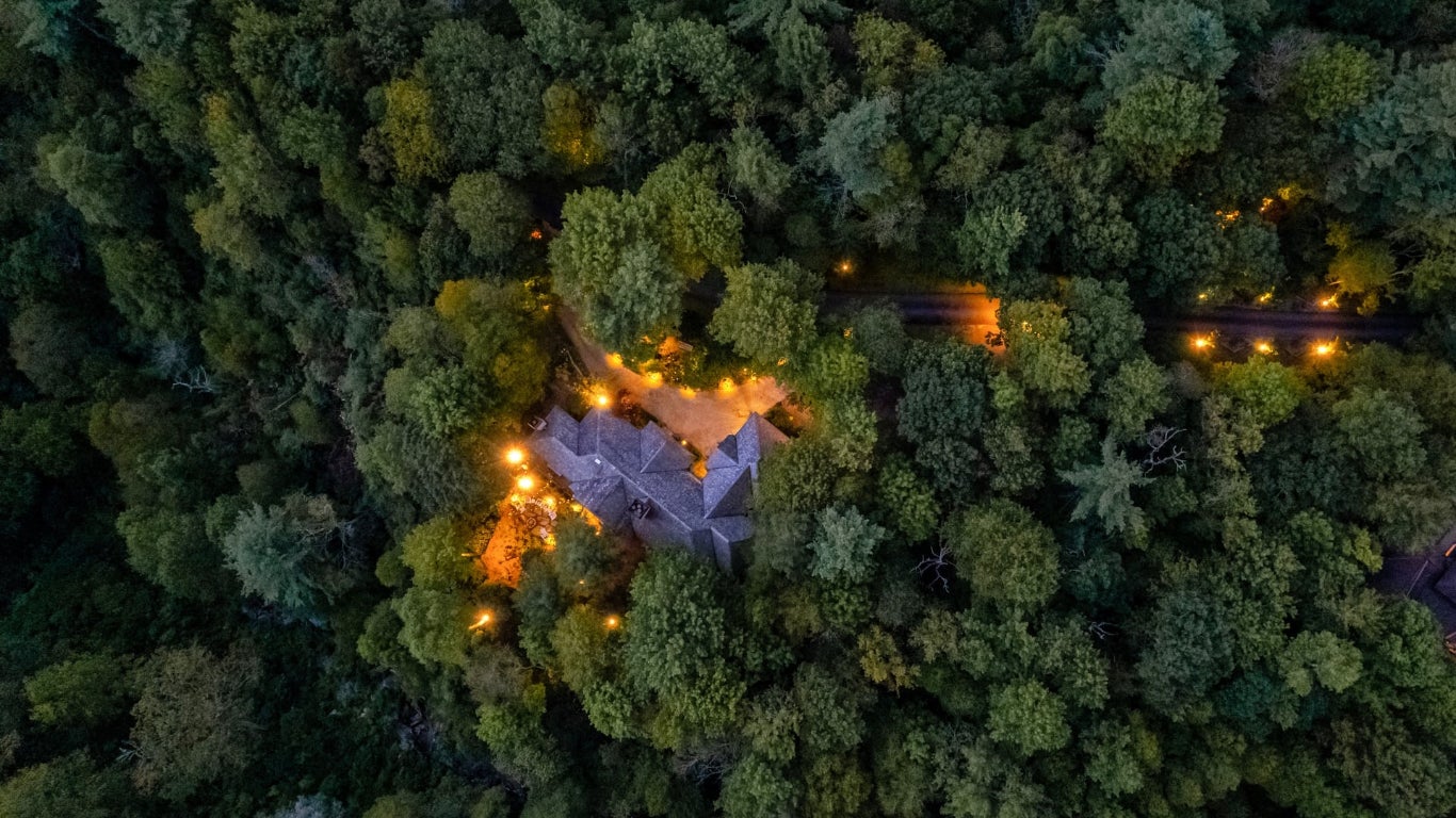 Highlands, North Carolina 28741, United States, 4 Bedrooms Bedrooms, ,5 BathroomsBathrooms,Residential,Pending,215978