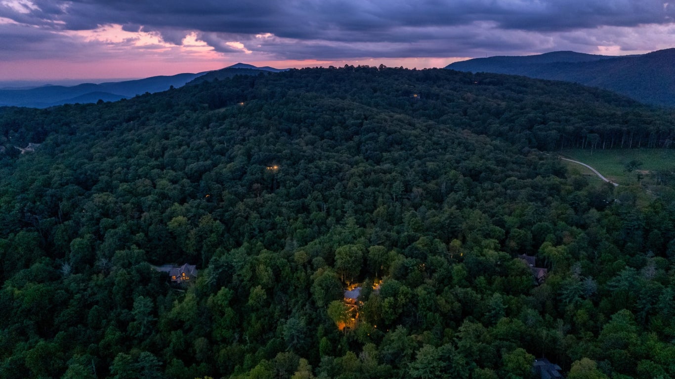 Highlands, North Carolina 28741, United States, 4 Bedrooms Bedrooms, ,5 BathroomsBathrooms,Residential,Pending,215978