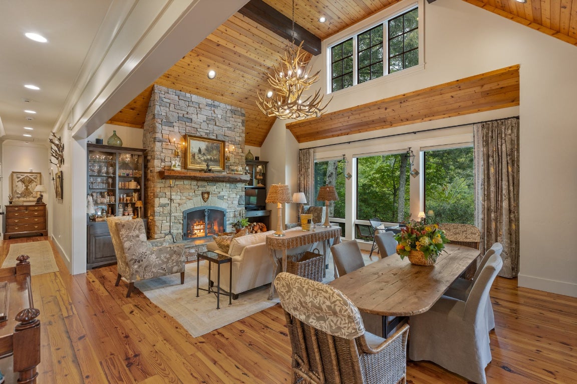 Highlands, North Carolina 28741, United States, 4 Bedrooms Bedrooms, ,5 BathroomsBathrooms,Residential,Pending,215978