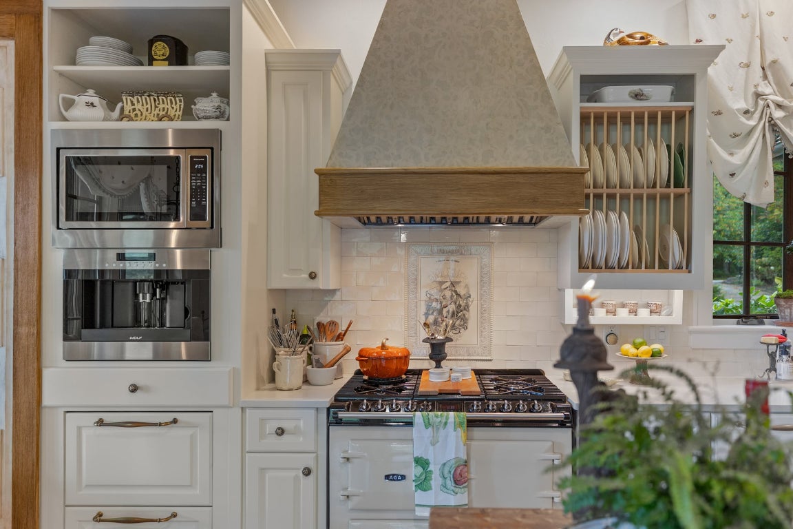 Highlands, North Carolina 28741, United States, 4 Bedrooms Bedrooms, ,5 BathroomsBathrooms,Residential,Pending,215978