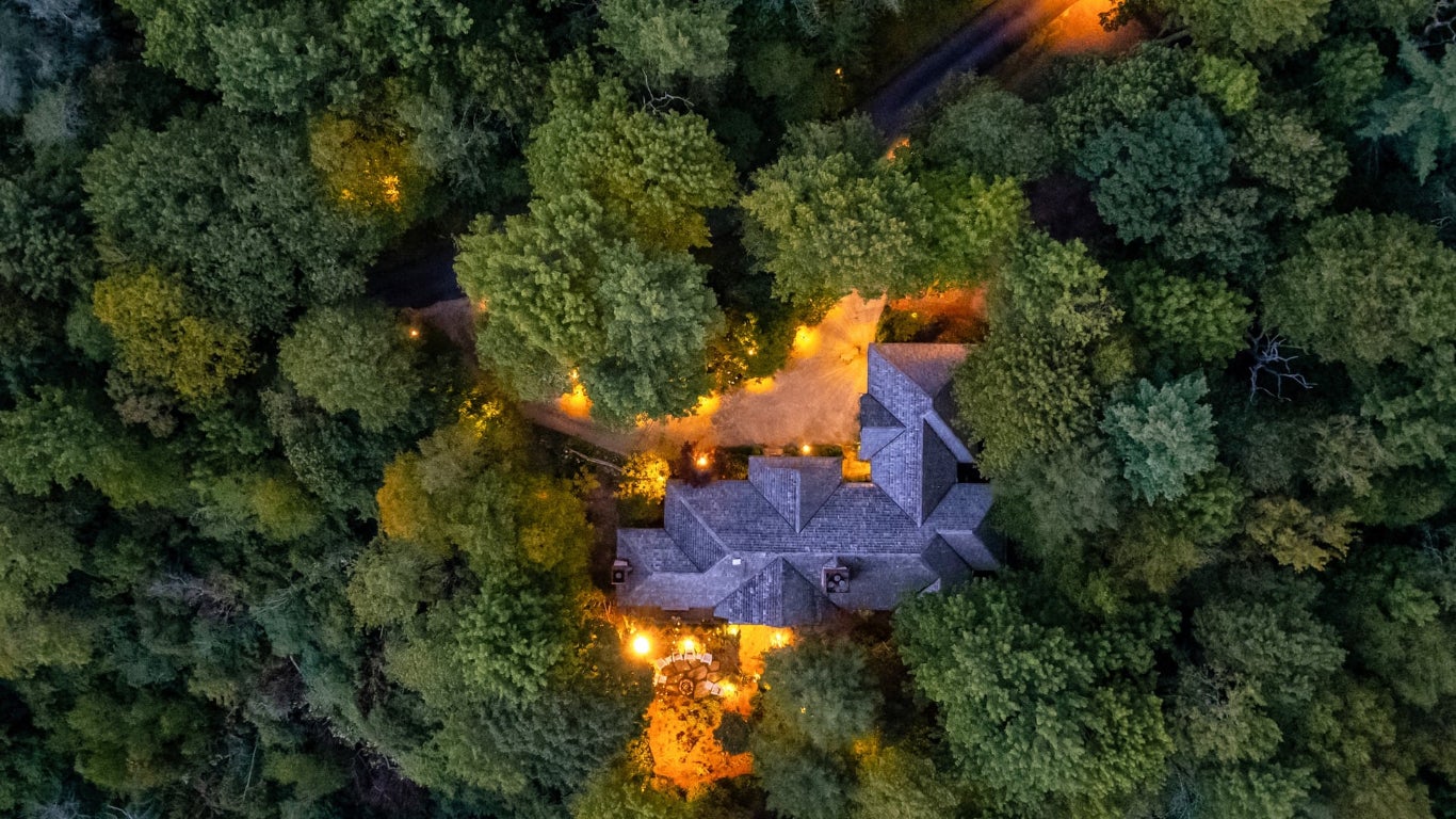 Highlands, North Carolina 28741, United States, 4 Bedrooms Bedrooms, ,5 BathroomsBathrooms,Residential,Pending,215978