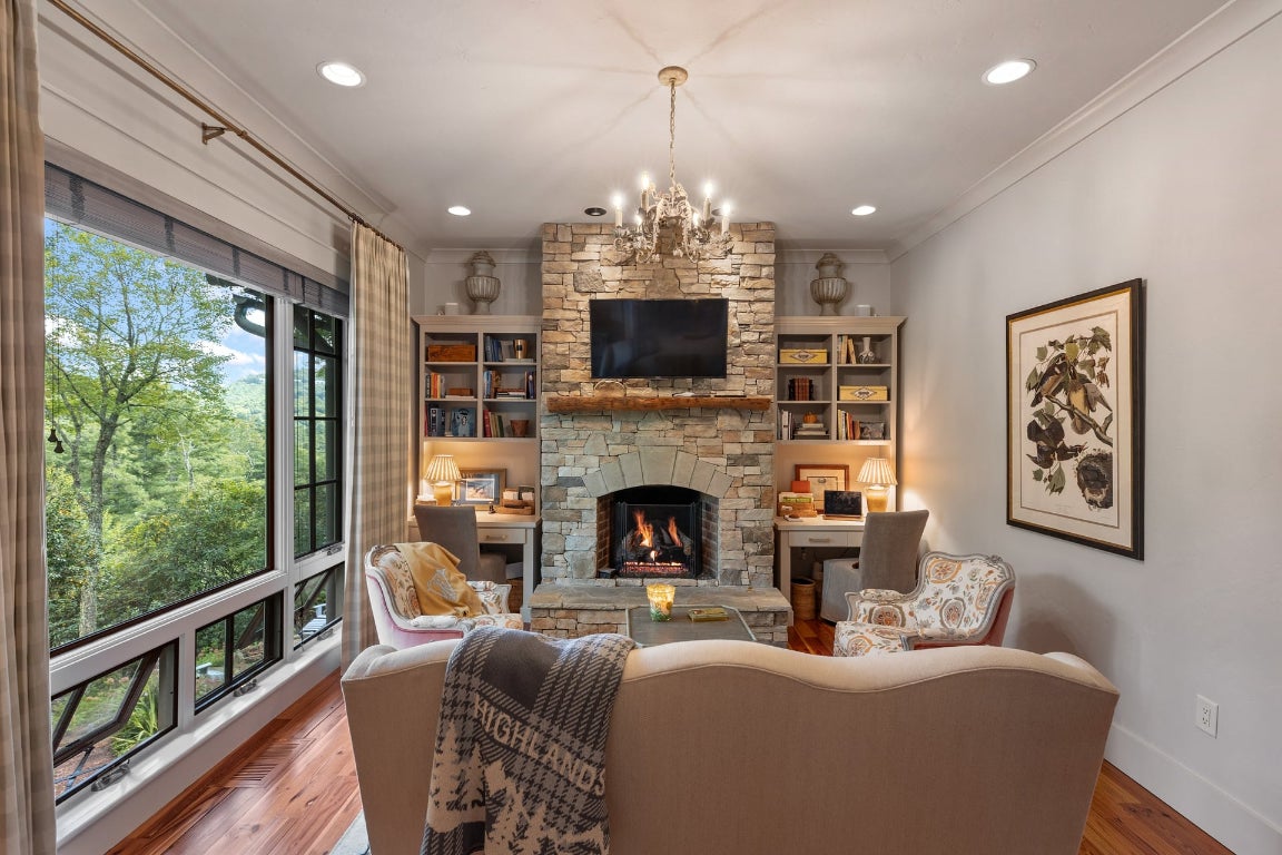 Highlands, North Carolina 28741, United States, 4 Bedrooms Bedrooms, ,5 BathroomsBathrooms,Residential,Pending,215978