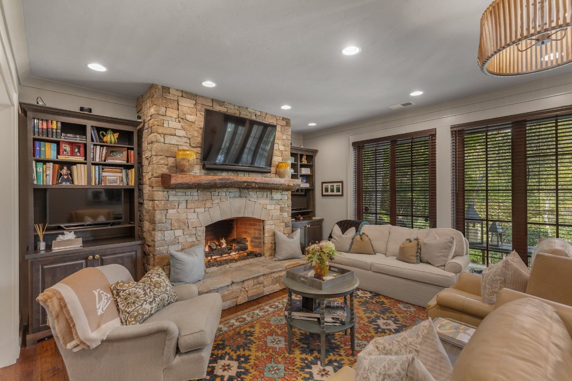 Highlands, North Carolina 28741, United States, 4 Bedrooms Bedrooms, ,5 BathroomsBathrooms,Residential,Pending,215978