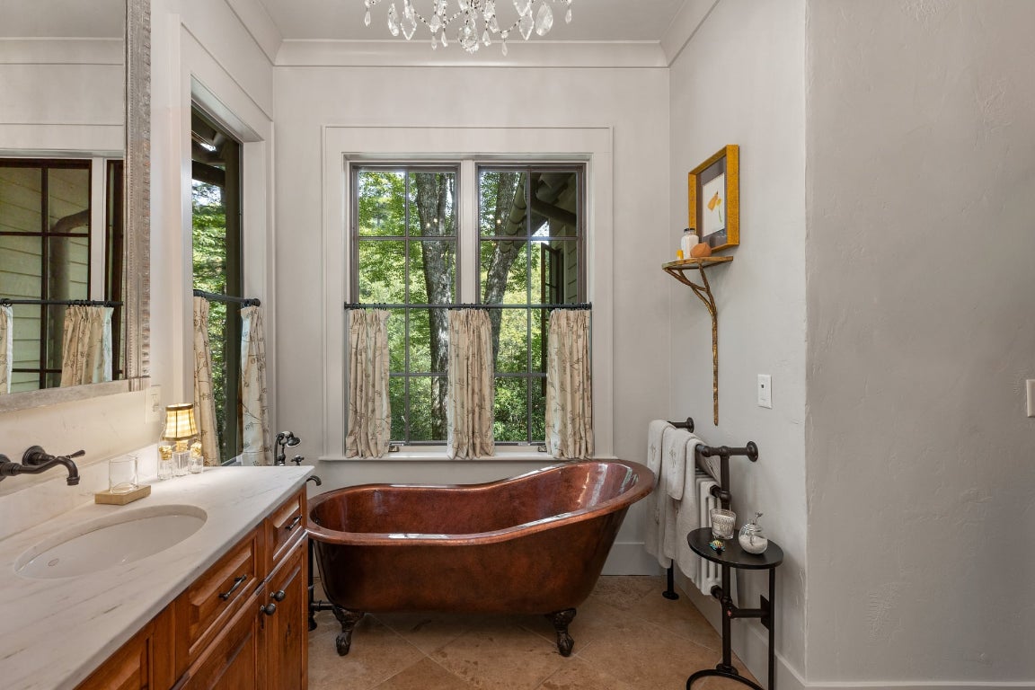 Highlands, North Carolina 28741, United States, 4 Bedrooms Bedrooms, ,5 BathroomsBathrooms,Residential,Pending,215978