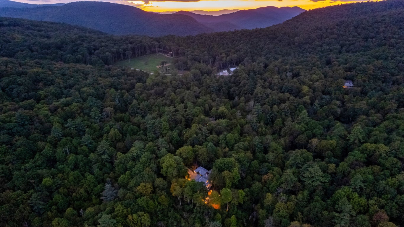 Highlands, North Carolina 28741, United States, 4 Bedrooms Bedrooms, ,5 BathroomsBathrooms,Residential,Pending,215978
