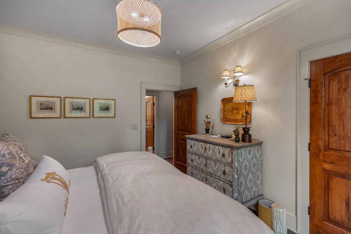 Highlands, North Carolina 28741, United States, 4 Bedrooms Bedrooms, ,5 BathroomsBathrooms,Residential,Pending,215978