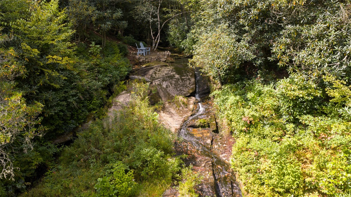 Highlands, North Carolina 28741, United States, 4 Bedrooms Bedrooms, ,5 BathroomsBathrooms,Residential,Pending,215978