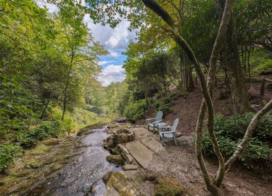 Highlands, North Carolina 28741, United States, 4 Bedrooms Bedrooms, ,5 BathroomsBathrooms,Residential,Pending,215978