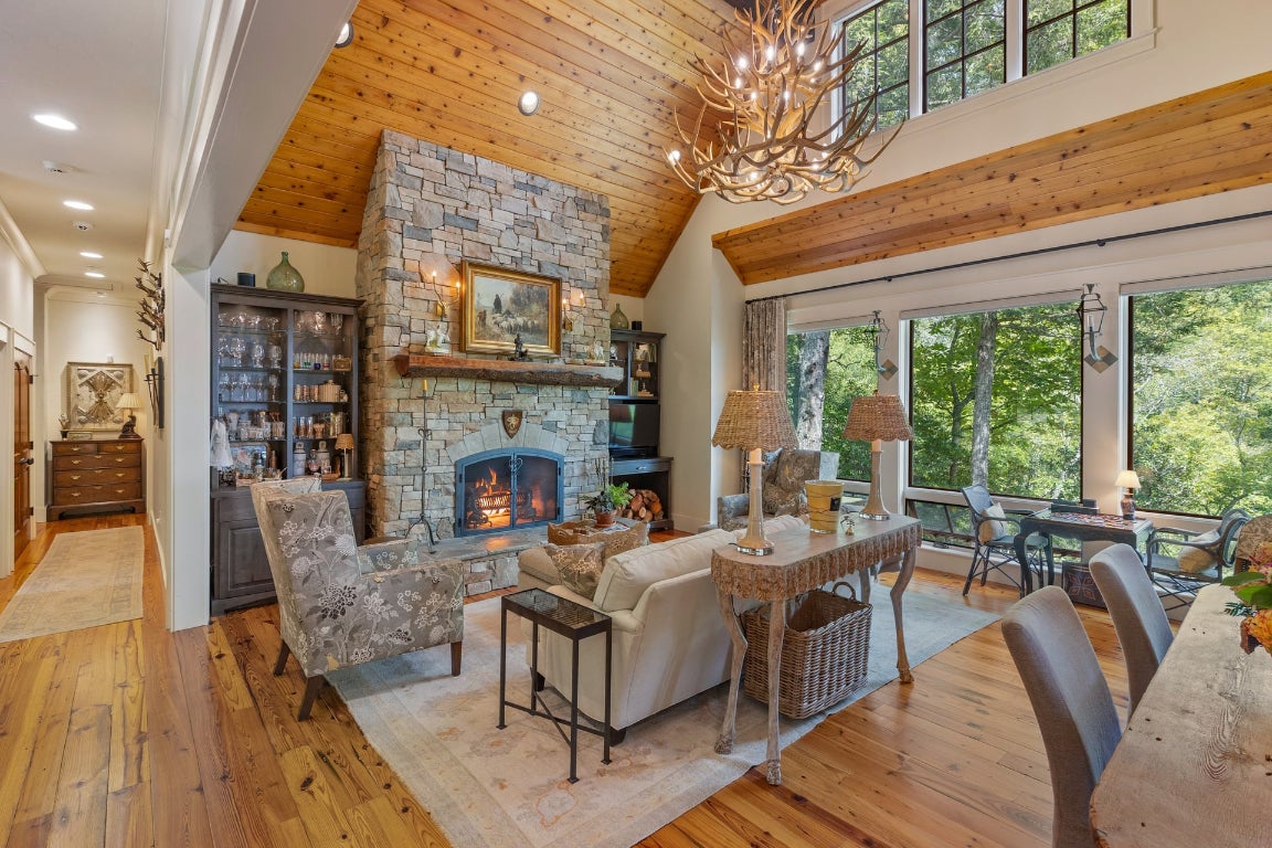 Highlands, North Carolina 28741, United States, 4 Bedrooms Bedrooms, ,5 BathroomsBathrooms,Residential,Pending,215978