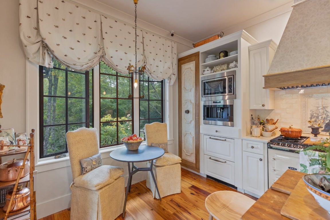 Highlands, North Carolina 28741, United States, 4 Bedrooms Bedrooms, ,5 BathroomsBathrooms,Residential,Pending,215978