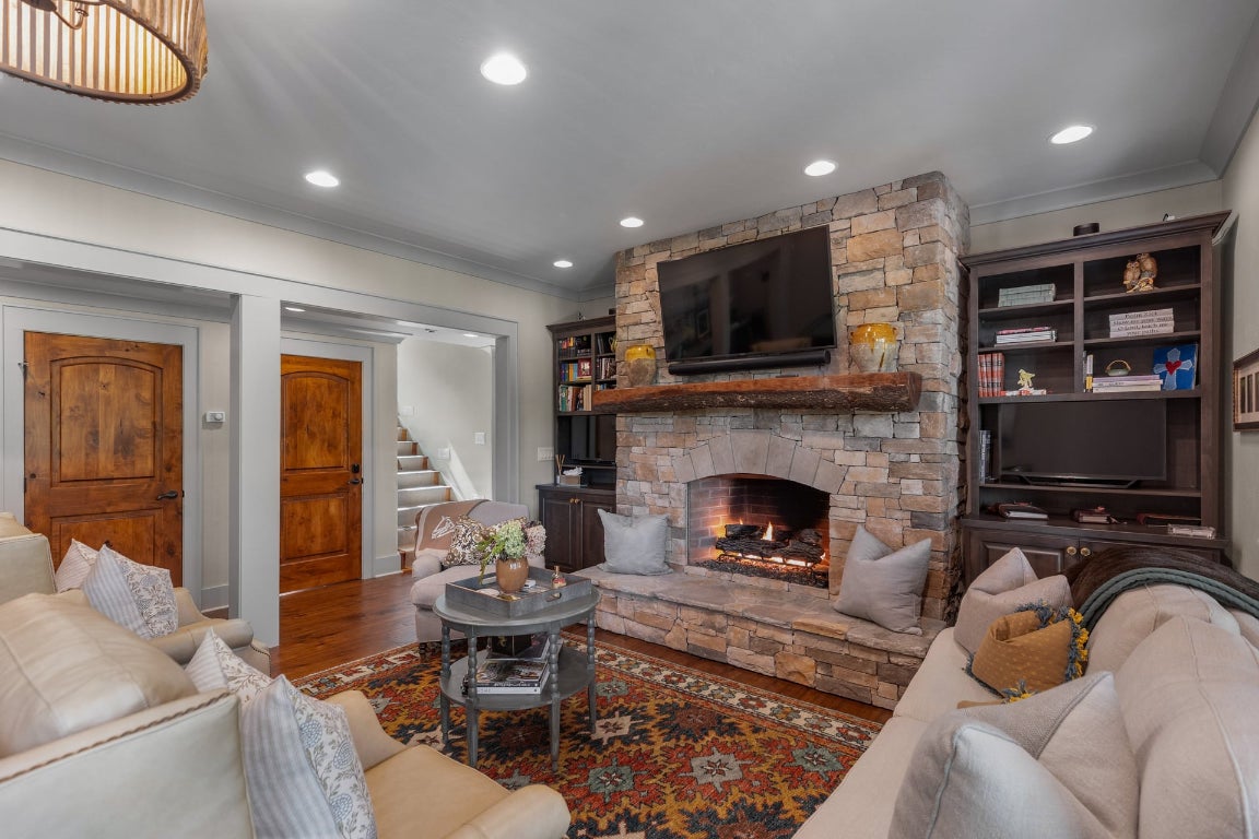 Highlands, North Carolina 28741, United States, 4 Bedrooms Bedrooms, ,5 BathroomsBathrooms,Residential,Pending,215978