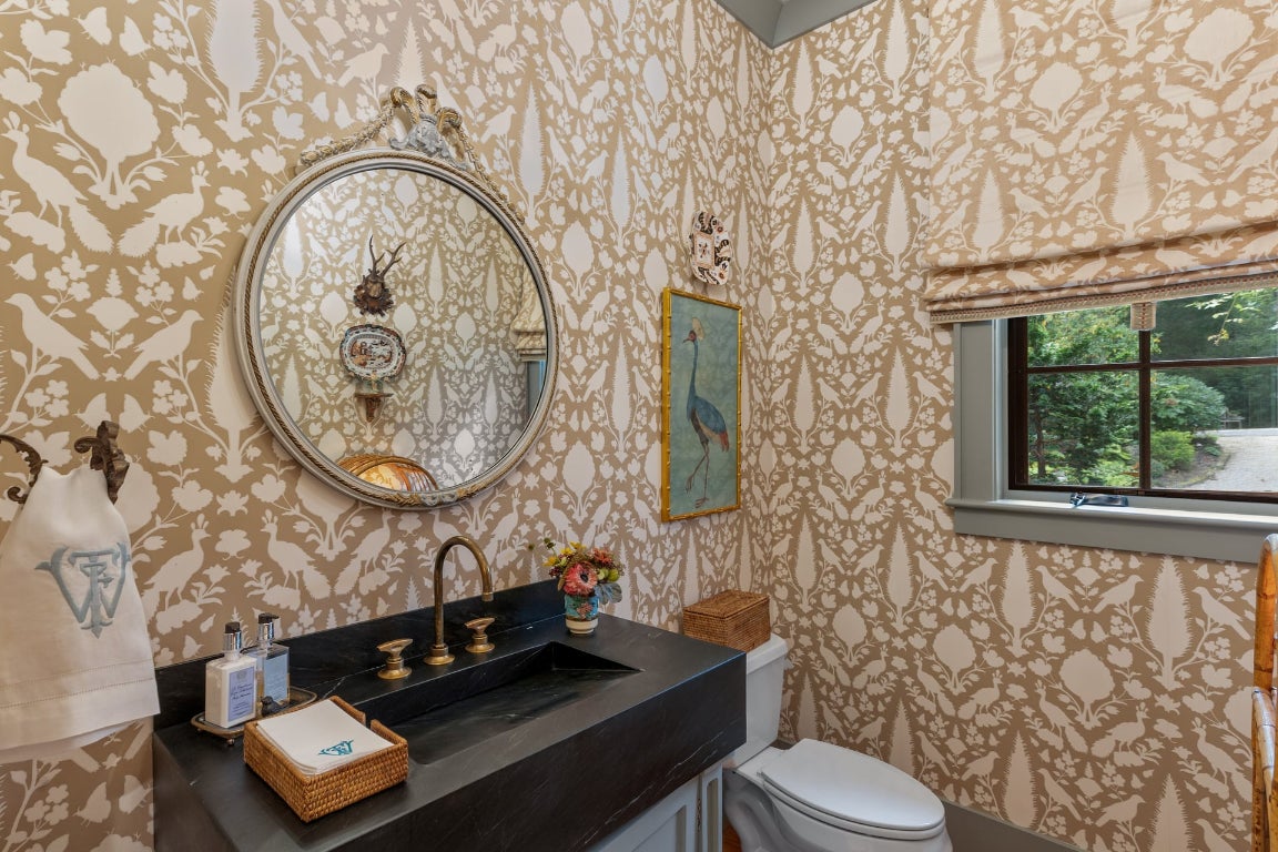 Highlands, North Carolina 28741, United States, 4 Bedrooms Bedrooms, ,5 BathroomsBathrooms,Residential,Pending,215978