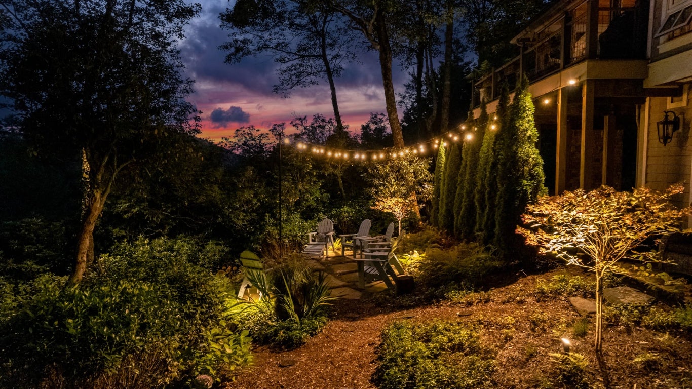 Highlands, North Carolina 28741, United States, 4 Bedrooms Bedrooms, ,5 BathroomsBathrooms,Residential,Pending,215978