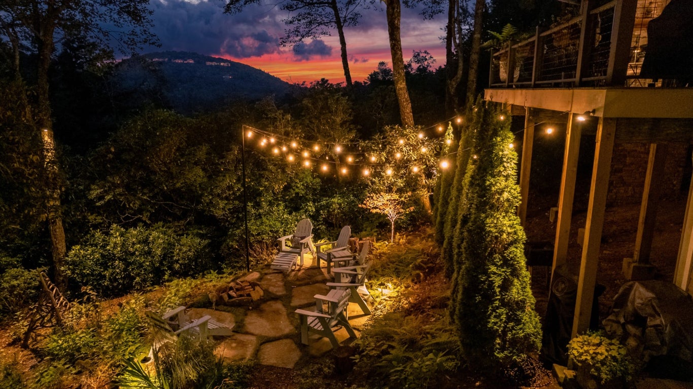 Highlands, North Carolina 28741, United States, 4 Bedrooms Bedrooms, ,5 BathroomsBathrooms,Residential,Pending,215978