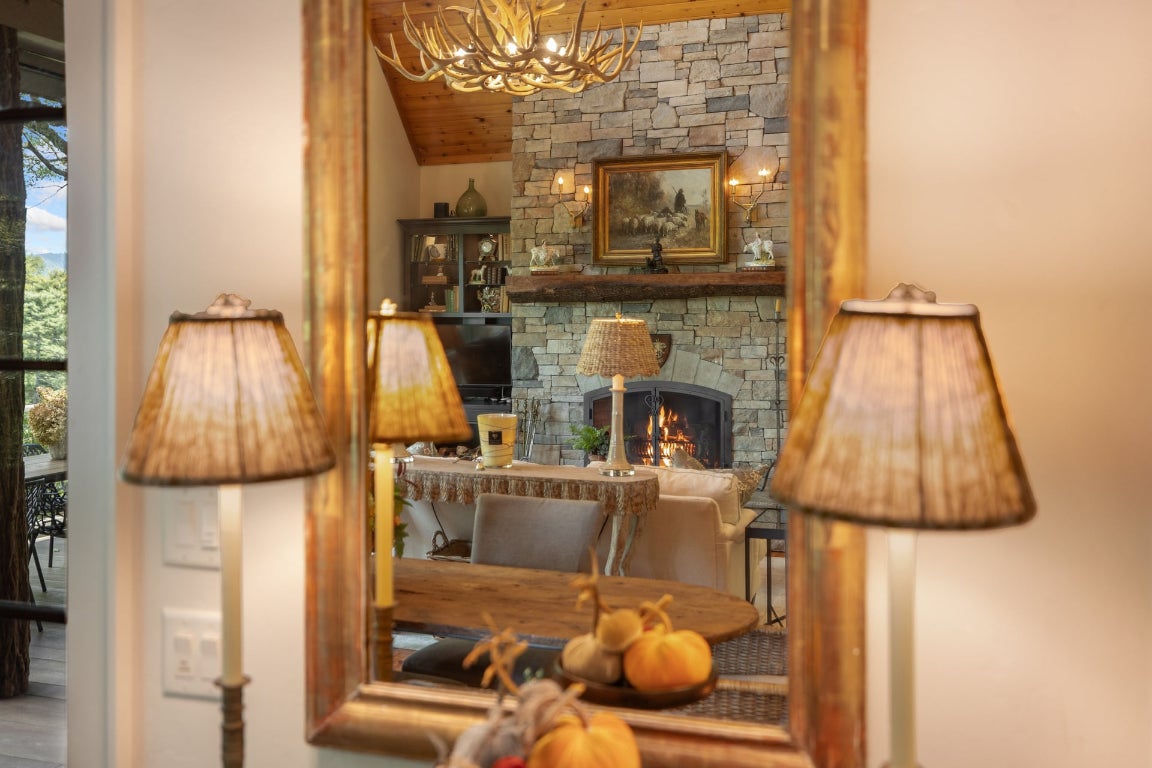 Highlands, North Carolina 28741, United States, 4 Bedrooms Bedrooms, ,5 BathroomsBathrooms,Residential,Pending,215978