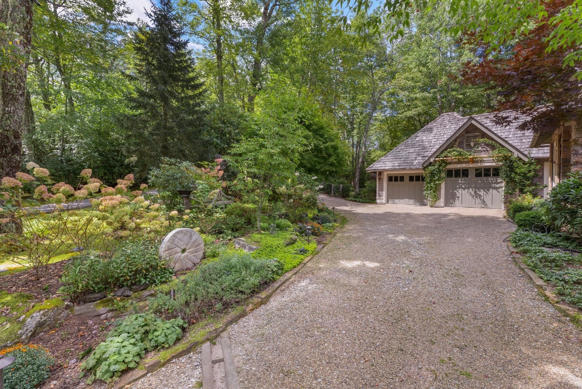 Highlands, North Carolina 28741, United States, 4 Bedrooms Bedrooms, ,5 BathroomsBathrooms,Residential,Pending,215978