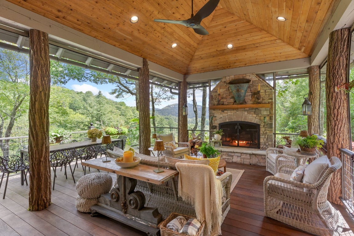 Highlands, North Carolina 28741, United States, 4 Bedrooms Bedrooms, ,5 BathroomsBathrooms,Residential,Pending,215978