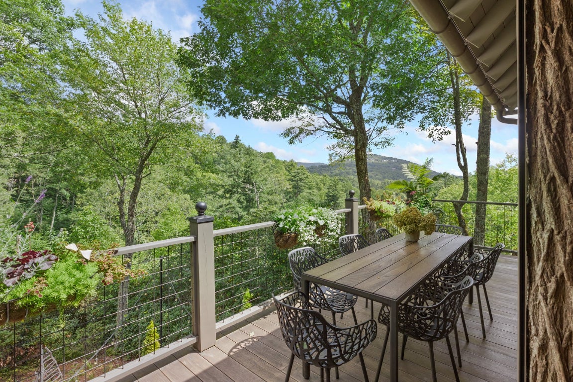 Highlands, North Carolina 28741, United States, 4 Bedrooms Bedrooms, ,5 BathroomsBathrooms,Residential,Pending,215978