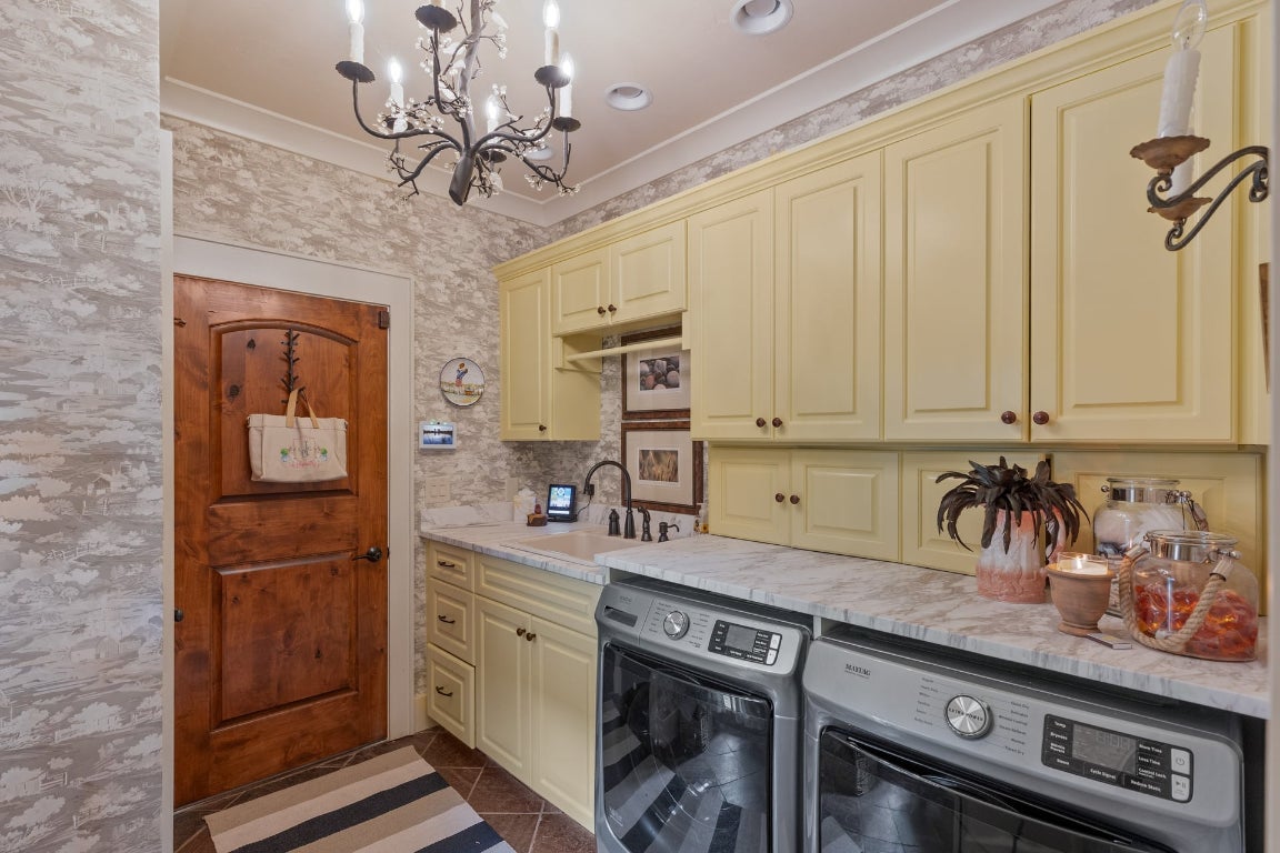 Highlands, North Carolina 28741, United States, 4 Bedrooms Bedrooms, ,5 BathroomsBathrooms,Residential,Pending,215978