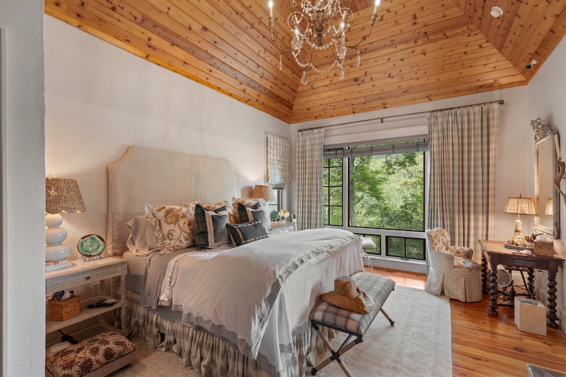 Highlands, North Carolina 28741, United States, 4 Bedrooms Bedrooms, ,5 BathroomsBathrooms,Residential,Pending,215978