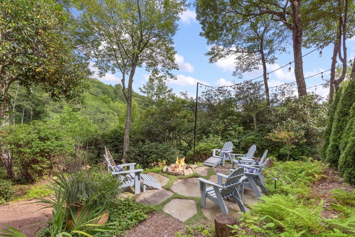 Highlands, North Carolina 28741, United States, 4 Bedrooms Bedrooms, ,5 BathroomsBathrooms,Residential,Pending,215978