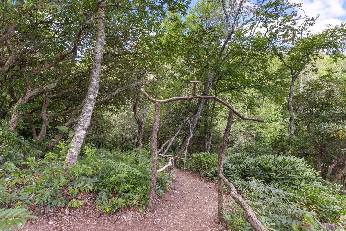 Highlands, North Carolina 28741, United States, 4 Bedrooms Bedrooms, ,5 BathroomsBathrooms,Residential,Pending,215978