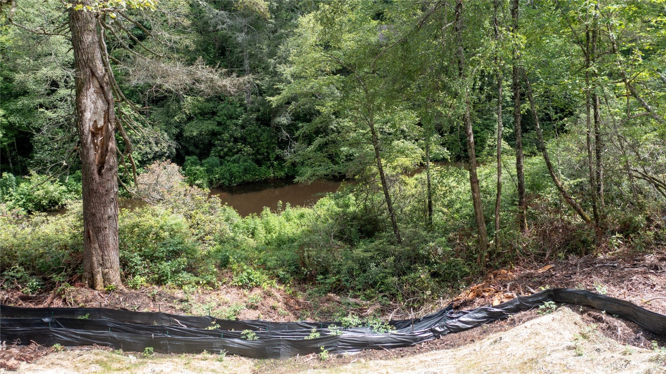 Highlands, North Carolina 28741, United States, 3 Bedrooms Bedrooms, ,4 BathroomsBathrooms,Residential,Active,157067