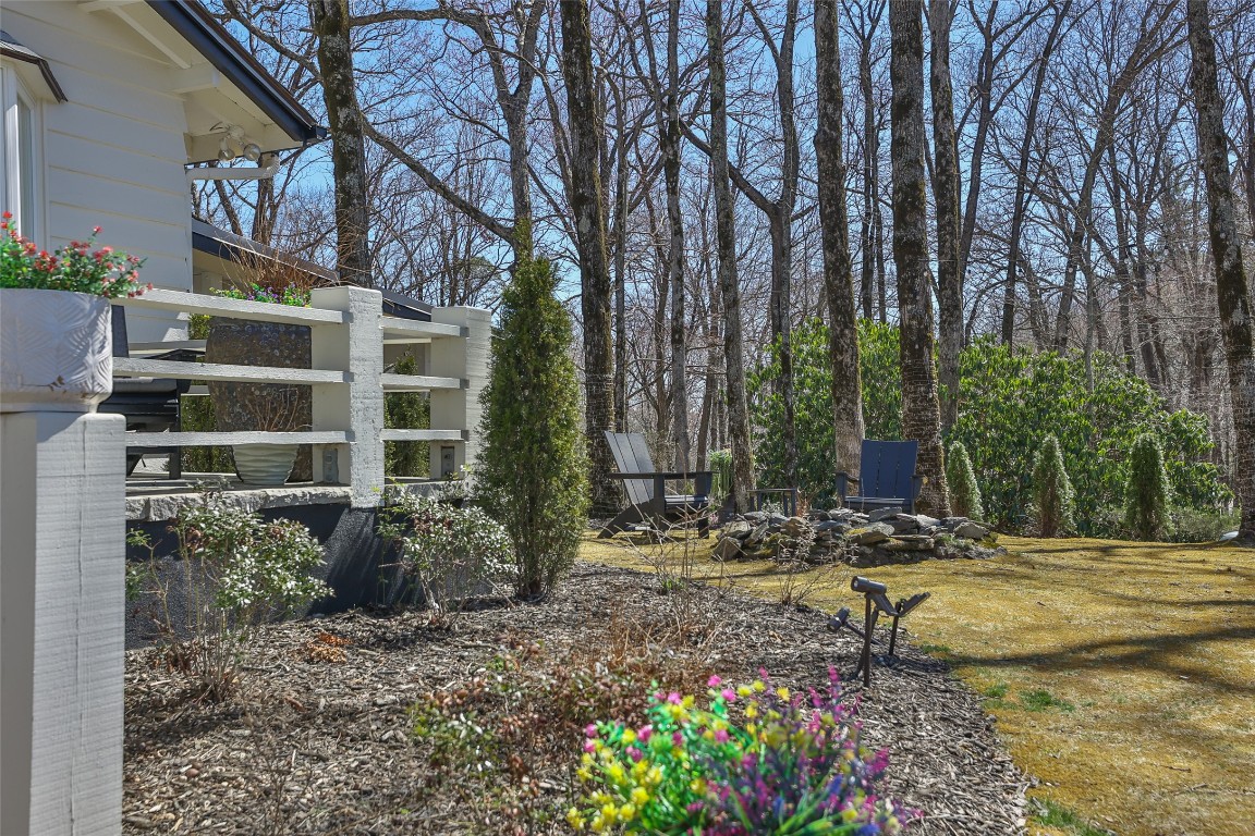 Highlands, North Carolina 28741, United States, 3 Bedrooms Bedrooms, ,2 BathroomsBathrooms,Residential,Active,97716