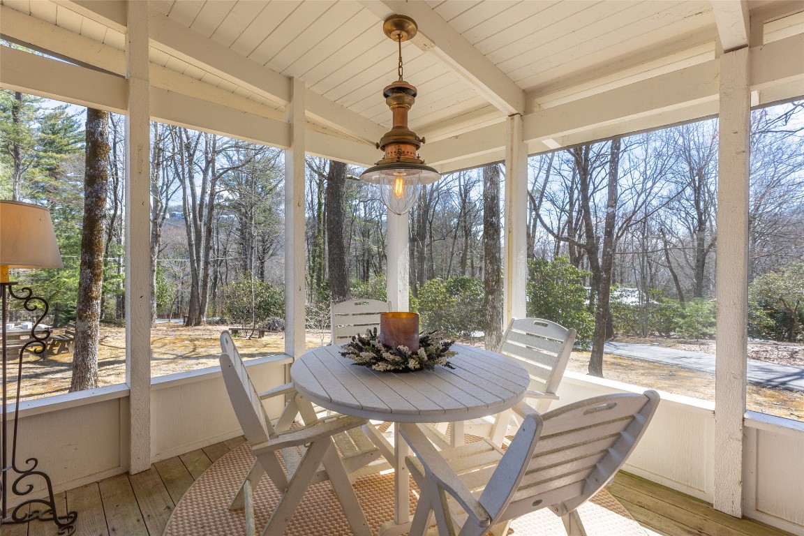 Highlands, North Carolina 28741, United States, 3 Bedrooms Bedrooms, ,2 BathroomsBathrooms,Residential,Active,97716