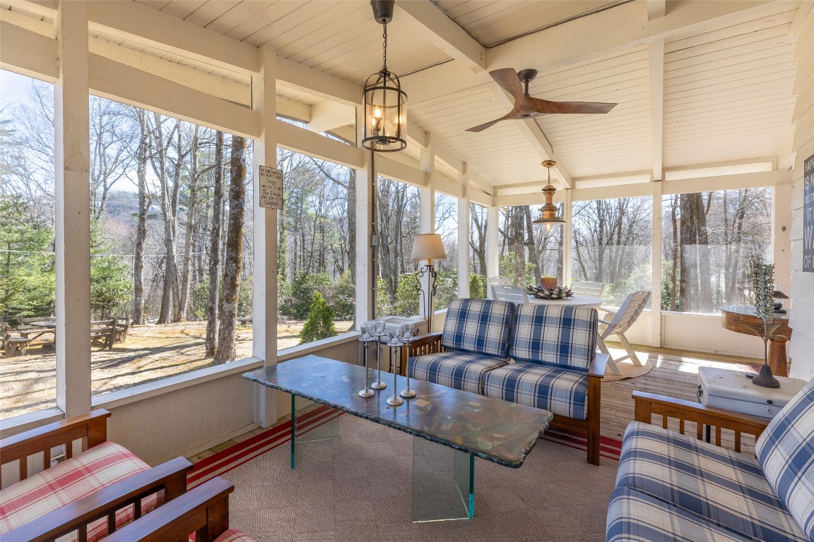 Highlands, North Carolina 28741, United States, 3 Bedrooms Bedrooms, ,2 BathroomsBathrooms,Residential,Active,97716