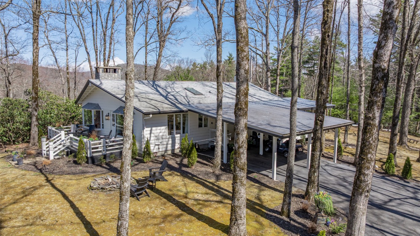 Highlands, North Carolina 28741, United States, 3 Bedrooms Bedrooms, ,2 BathroomsBathrooms,Residential,Active,97716